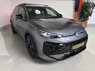 Volkswagen T-Roc 1.5 eTSI 150pk DSG7 R-Line First Edition. Pano, Led, VOL!