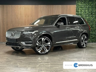 Volvo XC90 T8 AWD Recharge Plus Bright | 360 Camera | Harman Kardon | 455pk | Adaptieve Cruise Control | Stoelverwarming voor+achter | Stuurwielverwarming | Schuifdak | Full LED Meesturende koplampen | Standkachel met Volvo On Call App | Pilot Assist | BLIS Dode Hoek Detectie | Elektrische voorstoelen geheugen | Contour stoelen met wit stiksel en bies | Zitting verlenging voorstoelen | Lederen dashboard | 22 Inch | Google Infotainment | Keyless Drive | Privacy Glass | Elektrisch bedienbare achterklep | Geïntegreerd kinderzitje achterin | Geïntegreerde zongordijnen achterportieren | Verlichte instaplijsten | 7-Persoons | 4-Zone Climate Control | DAB Radio | Apple Carplay/Android Auto | Alarm Klasse III | Volvo On Call met mobiele App functie | Platinum Grey Metallic |
