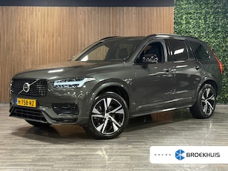 Volvo XC90 2.0 B5 AWD R-Design | Pine Grey! | Trekhaak | Adaptieve Cruise Control | Stoelverwarming | Parkeercamera  | 20 Inch | Pilot Assist | Schakelpaddels aan stuurwiel | Elektrische voorstoelen geheugen | R-Design contour stoelen leder alcantara met wit stiksel en bies | Zitting verlenging voorstoelen | Lederen Dashboard | Parkeersensoren voor+achter | Privacy Glass | Elektrisch bedienbare achterklep | Geïntegreerde zongordijnen achterportieren | Verlichte instaplijsten | 7-Persoons | Apple Carplay/Android Auto | Alarm Klasse III | Volvo On Call met mobiele App functie | Pine Grey Metallic |