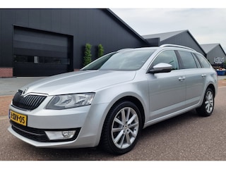 Skoda Octavia Combi 1.6 TDI Ambition AUTOMAAT NAVI PSENSOR CRUISE TREKHAAK 2 X SLEUTELS