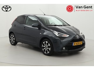 Toyota Aygo 1.0 VVT-i x-joy | Stoelverwarming | Apple Carplay / Android Auto | Clima | Camera | 15 inch | Bluetooth | DAB | Privacy glas