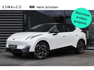 Lynk & Co 02 Core 66 kWh | 1600KG Trekgewicht | Stoelverwarming | Apple CarPlay | Android Auto | Achteruitrijcamera | Panoramadak | Elektrische Achterklep | Keyles Entry | Regensensor |