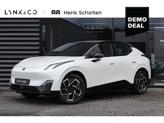 Lynk & Co 02 Core 66 kWh | 1600KG Trekgewicht | Stoelverwarming | Apple CarPlay | Android Auto | Achteruitrijcamera | Panoramadak | Elektrische Achterklep | Keyles Entry | Regensensor |