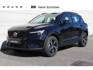 Volvo XC40 2.0 B4 Plus Dark | Apple Carplay & Android Auto | Bots herkenning en activatie | Buitenspiegels elektrisch verstel- en verwarmbaar | Electronic climate controle | Elektrisch bedienbare achterklep met sensorsturing | Navigatiesysteem full map