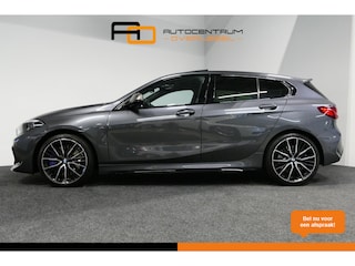 BMW M135i xDrive High Executive Edition / Orig. Nederlands / Panoramadak / Stoelverwarming / Apple Carplay - Android Auto / Ambienteverlichting / HUD / Achteruitrijcamera / Cruise Control / 19'' LMV / Spiegel-pakket / LED koplampen / Lederen bekleding