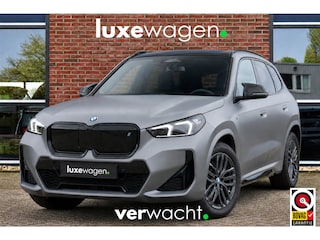 BMW iX1 xDrive30 M-Sport Pano Trekh ACC H/K HUD 360 e-zetels Frozen-Grey