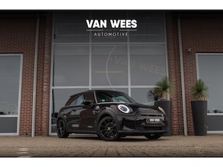 Mini Mini Yours 33 kWh | 1e eigenaar | NL auto | Driving Assistant | Apple Carplay | Panoramadak | Keyless entry | Sportstoelen | DAB | Warmtepomp | Camera | Cruise control
