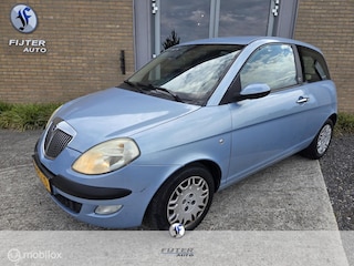 Lancia Ypsilon 1.4-16V Oro