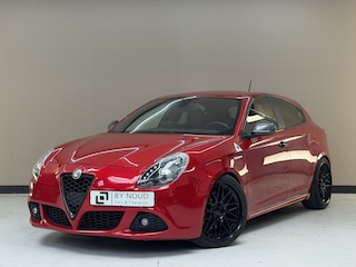 Alfa Romeo Giulietta 1.7 TBi Quadrifoglio Verde, 235Pk, 2010, Volledig gedocumenteerd, Rosso competizione, Parkeersensoren, Cruise control, Climate control,
