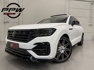 Volkswagen Touareg R 3.0 TSi 4MOTION eHybrid 462PK PANO/PUGLIA/LUCHTVERING/NACHT-ZICHT/TREKHAAK/22"/SOFT-CLOSE/360CAMERA/ACC/DYNAUDIO/HEAD-UP/BLACK-OPTIC/MAXTON-BODYKIT/DRIVER ASS.PLUS/MASSAGE/FULL OPTIONS/VOLLEDIG VW DEALER HISTORIE