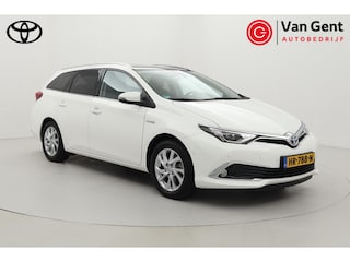 Toyota Auris Touring Sports 1.8 Hybrid Executive | Volledige dealerhistorie | Panoramadak | Trekhaak | Leder | Navigatie | Stoelverwarming | LED | Keyless | Parkeersensoren voor/achter | Clima | Cruise Control | Camera | 16 inch | Rijstrooksensor | Bluetooth