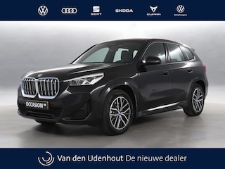 BMW iX1 xDrive30 67 kWh 306pk / Navigatie / Leder / Camera
