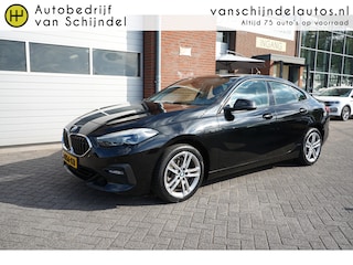 BMW 218i 141pk Executive NL AUTO PANODAK - APPLE CARPLAY / ANDROID - AFNEEMBARE TREKHAAK - PARKEERSENSOREN V+A - DAB+ - CLIMATE - CRUISE - NAVI - 17" LMV - NAP