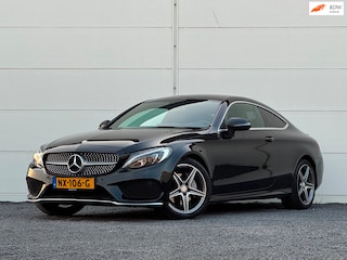 Mercedes-Benz Coupé 180 Amg Burmester Groot scherm Camera AMG diffuser Apple Sportonderstel Sportstoelen Stoelverwarming.