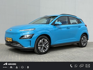 Hyundai Kona EV Comfort 39 kWh / SOH 100% / Fabrieksgarantie t/m 04-2028 / Dealer Onderhouden / Stoelverwarming / Apple Carplay/Android Auto / Achteruitrijcamera / 1-fase /