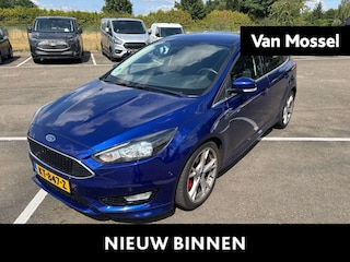 Ford Focus 1.0 Titanium | 1e-eigenaar | Volledig Dealeronderhouden! | ST-Line optiek | 18-inch | Camera | Voorruitverwarming | Cruise Control | Navigatie