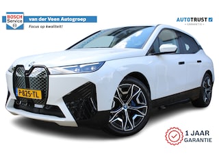 BMW iX xDrive40 Executive 77 kWh | SoH 100% | Incl. 12 maanden Garantie | 360° Camera | Elektrisch verstelbare stoelen/stuurwiel | Dodehoekdetectie | Stoelverwarming | Elektrische kofferbakklep | Draadloze telefoonlader | Keyless entry/start | 22 Inch LMV | Origineel NL Auto | NAP |