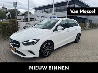 Mercedes-Benz B-klasse 180 Star Edition Luxury Line | Navigatie | Climate Controle | Trekhaak | Stoelverwarming Voor | Achteruitrijcamera | Dodehoekdetectie | Keyless Entry |