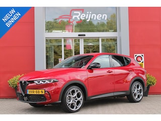 Alfa Romeo Tonale 1.3T PHEV 280PK EDIZIONE BUSINESS | AFNEEMBARE TREKHAAK | ALL SEASON BANDEN | PREMIUM PACK: LEDEREN BEKLEDING/GEVENTILEERDE VOORSTOELEN/4-VOUDIG ELEKTRISCH VERSTELBARE LENDESTEUN VOORSTOELEN/HOOGGLANS ZWARTE RAAMOMLIJSTING/AMBIENT LIGHTING | TECHNOLOGY PACK: PAARKEERWAARSCHUWING VOOR ACHTER ZIJKANT/AUTOMATISCHE INPARKEERHULP MET EXIT ASSIST/360° CAMERA/AUTONOMOUS DRIVING LEVEL 2 MET O.A. ADAPTIVE CRUISE CONTROL/BLIND SPOT DETECTION/AUTOMATISCH DIMMENDE BUITENSPIEGELS/ELEKTRISCH BEDIENBARE ACHTERKLEP/DRAADLOZE TELEFOONLADER | WINTERPACK: STOELVERWARMING VOOR/STUURVERWARMING/VERWARMBARE RUITENSPROEIERS | HARMAN KARDON SOUND SYSTEM | DRAADLOZE APPLE CARPLAY/ANDROID AUTO | NAVIGATIE | 20" LICHTMETALEN VELGEN "GRAPHITE GREY" |