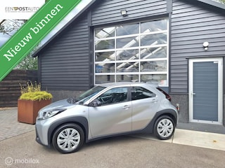 Toyota Aygo 1.0 VVT-i MT Play 1 Eig. NL-Auto ! BTW-Auto ! Adap.Cruise-Control, Airco, Apple-Carplay-Navigatie, Led.