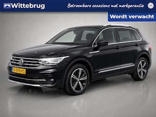 Volkswagen Tiguan 1.5 TSI Elegance / Digitaal dashboard / Navigatie / Camera / Parkeersensoren V+A / Zwenkbare trekhaak / Led Plus / Stuur en Stoelverwarming / Sport Comfort Stoelen / 18" LMV