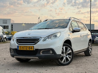 Peugeot 2008 1.6 VTi Féline/ PANO/ LED
