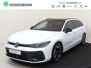 Volkswagen Passat Variant 1.5 eHybrid R-Line Edition | SoH 97% | Panoramadak | Lederenbekleding ‘Puglia’ | Trekhaak | 360 camera | Adaptieve demping | Head-up display | LED Matrix verlichting | Stoelventilatie |