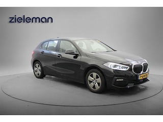 BMW 118d Business Edition Automaat - Digitaal Cockpit, Carplay, Navi, Cruise, Trekhaak afn.