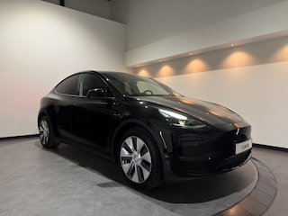 Tesla Model Y Long Range AWD 75 kWh | Autopilot | Voor & achterstoelen verwarmd | Keyless