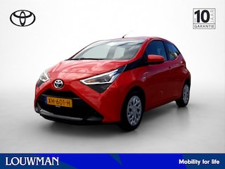 Toyota Aygo 1.0 VVT-i x-play | Dealer onderhouden | Apple CarPlay/Android Auto | Achteruitrijcamera | Airco | Elektrische ramen voor | Buitenspiegels elektrisch verstelbaar |