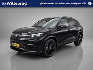 Volkswagen Tiguan 1.5 eHybrid 272pk R-Line Edition / Black style / Panoramadak / Leder / Trekhaak / 20" LMV / Fabriek garantie 2029 / Dodehoek herkenning /
