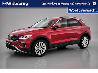 Volkswagen T-Roc 1.0 TSI Life / DIgitaal dashboard / App connect / Parkeersensoren V+A / All season banden /