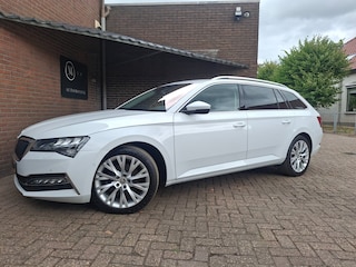 Skoda Superb Combi 1.4 TSI iV Sportline Business Carplay / Keyles Entree / Achteruitrijcamera / Lederen Bekleding / Stoelverwarmin