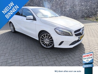 Mercedes-Benz A-klasse 180 Ambition AMG line,Automaat,Navi,Cruise control, afn trekhaak,Stoel verwarming, AMG velgen, prive glas, led verlichting, sport interieur, zo mee prijs zonder garantie.