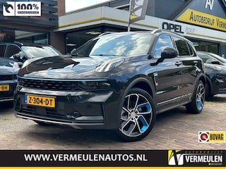 Lynk & Co 01 1.5 261PK Plug-in Hybrid Automaat + 20''/ Navi/ Clima/ Ad.Cruise/ Panorama/ Camera/ Trekhaak/ Full-LED/ Infinity/ NL auto