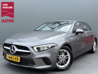Mercedes-Benz A-klasse BWJ 2020 180 136 PK Luxury Line AUTOMAAT | TREKHAAK | STOELVERW. | FULL LED | CAMERA | CARPLAY + ANDROID |  NAVI | CLIMA | CRUISE | LMV | PDC