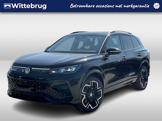 Volkswagen Tiguan 1.5 eHybrid 272pk R-Line DSG Automaat Black Style / Panorama schuifdak / LM 20 inch / Wegkl trekhaak / 360 camera / Harman Kardon Garantie tot 20-11-2030 / 100.000km
