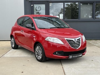 Lancia Ypsilon 0.9 TwinAir Black & Red Airco 5-Deurs NAP