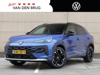 Volkswagen T-Roc 1.5 eTsi Style First Edition 116 pk DSG | Black style | Panoramadak | Navigatie | Camera | LED plus | Stoelverwarming en massage
