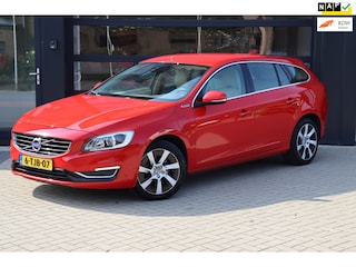 Volvo V60 2.4 D6 AWD Plug-In Hybrid Summum | NAP | Cruise | Navi | Clima | Elektrische Stoelen | Stoelverwarming | Leder