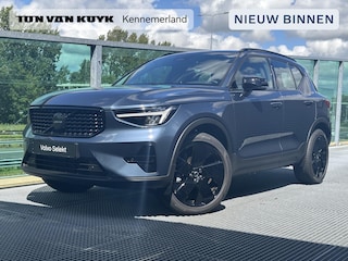 Volvo XC40 2.0 B4 Plus Black Edition / Pano. dak / Elek. verstelbare stoelen / Harman Kardon / Stoel+stuur verwarming / BLIS / Camera achter /