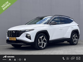 Hyundai Tucson 1.6 T-GDI PHEV Premium 4WD / Dealer onderhouden / Accu SoH 100 %/ 1.350 kg trekgewicht / Leder / Navigatie / Electr. stoelen & klep / Stoelventilatie / Stuur-, stoel- & achterbankverwarming / 19" LM wielen /