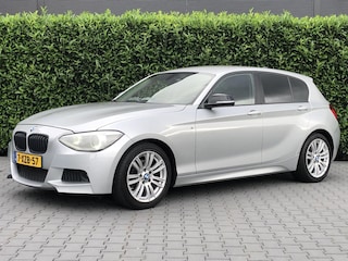BMW 118i Business+ NIEUW MODEL, M PAKKET, NAVI, CRUISE, PDC V+A, LM VELGEN 17", XENON, STOELVERWARMING