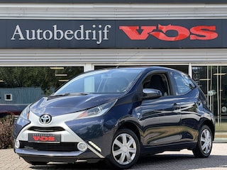 Toyota Aygo 1.0 VVT-i x-play | Cruise | Camera | Navi | Telefoon