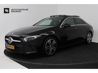Mercedes-Benz A-klasse 180 Business Solution (PANORAMADAK, SFEERVERLICHTING, CAMERA, STOELVERWARMING, LEDER)