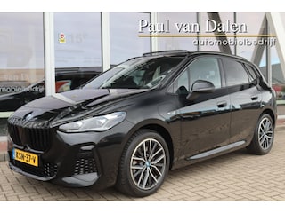 BMW 2-serie Tourer (u06) 230e 326PK XDRIVE M-SPORT Panodak | Sfeerverlichting | Harman Kardon | Head Up | Live Cockpit | Driving assistent Plus | Camera |