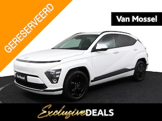 Hyundai Kona Long Range Pure Edition 64.8 kWh | Uit Voorraad Leverbaar | Apple Carplay/Android Auto | Stoelverwarming | Navigatiesysteem Full Map |