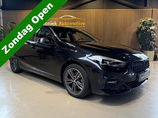 BMW 218i Executive Edition Automaat | Navigatie | Cruise/climate control |
