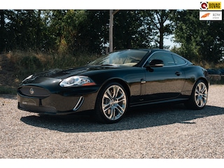 Jaguar XK 5.0 V8 Coupé Portfolio 510 pk | 100% Jaguar Service | 1e Eigenaar | Clima | Cruise | Leder | Navi | Stoelkoeling |
