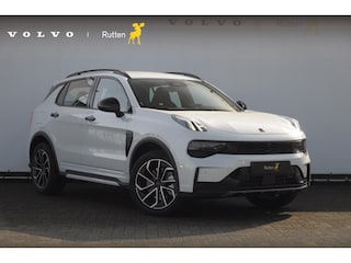 Lynk & Co 01 276PK Automaat Core / Adaptieve cruise control / Stoel - en stuurwielverarming / Parkeersensoren met camera / Apple carplay / Trekhaak / Metallic lak / 19" lichtmetalen velgen
